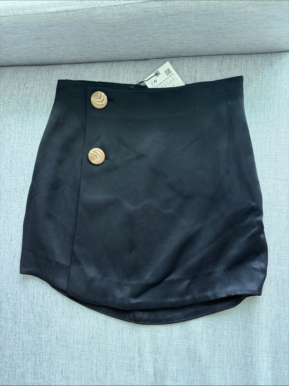 Zara Black Mini Skirt with Decorative Wood-Effect Buttons - NEW
